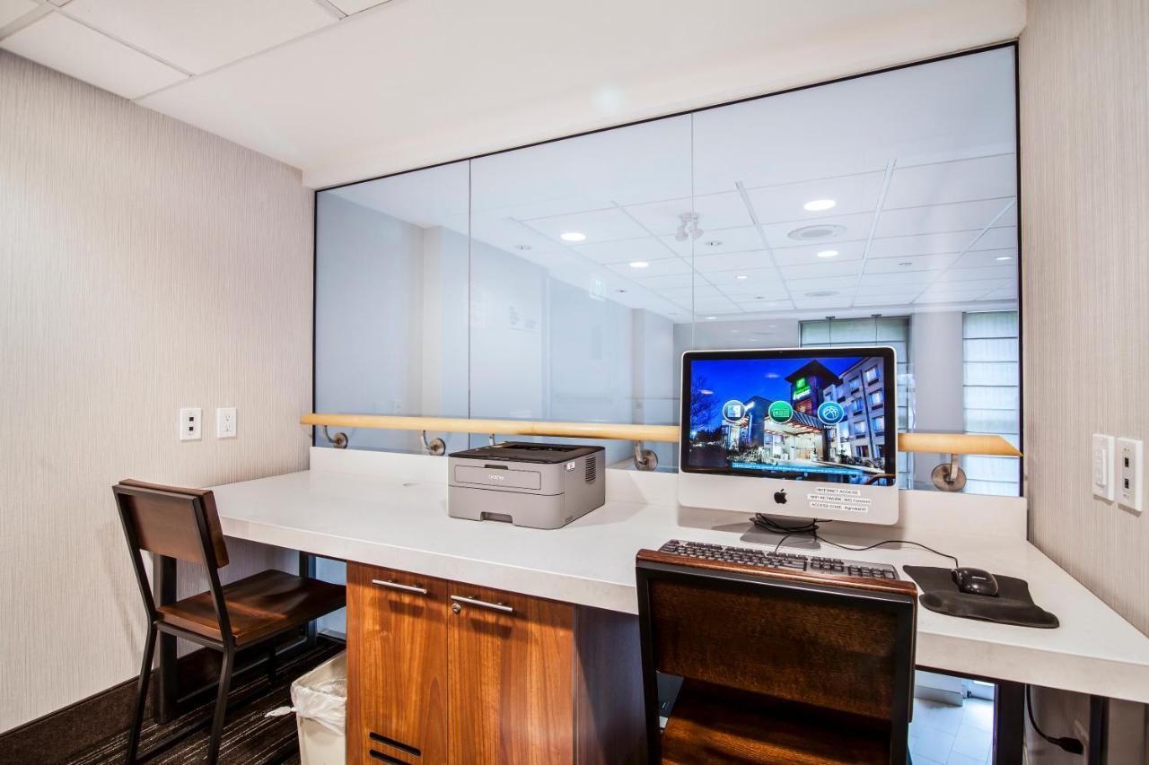 Holiday Inn Express & Suites Langley By Ihg Екстер'єр фото