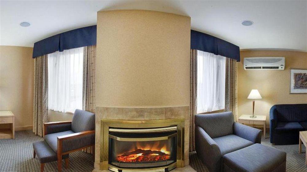 Holiday Inn Express & Suites Langley By Ihg Екстер'єр фото