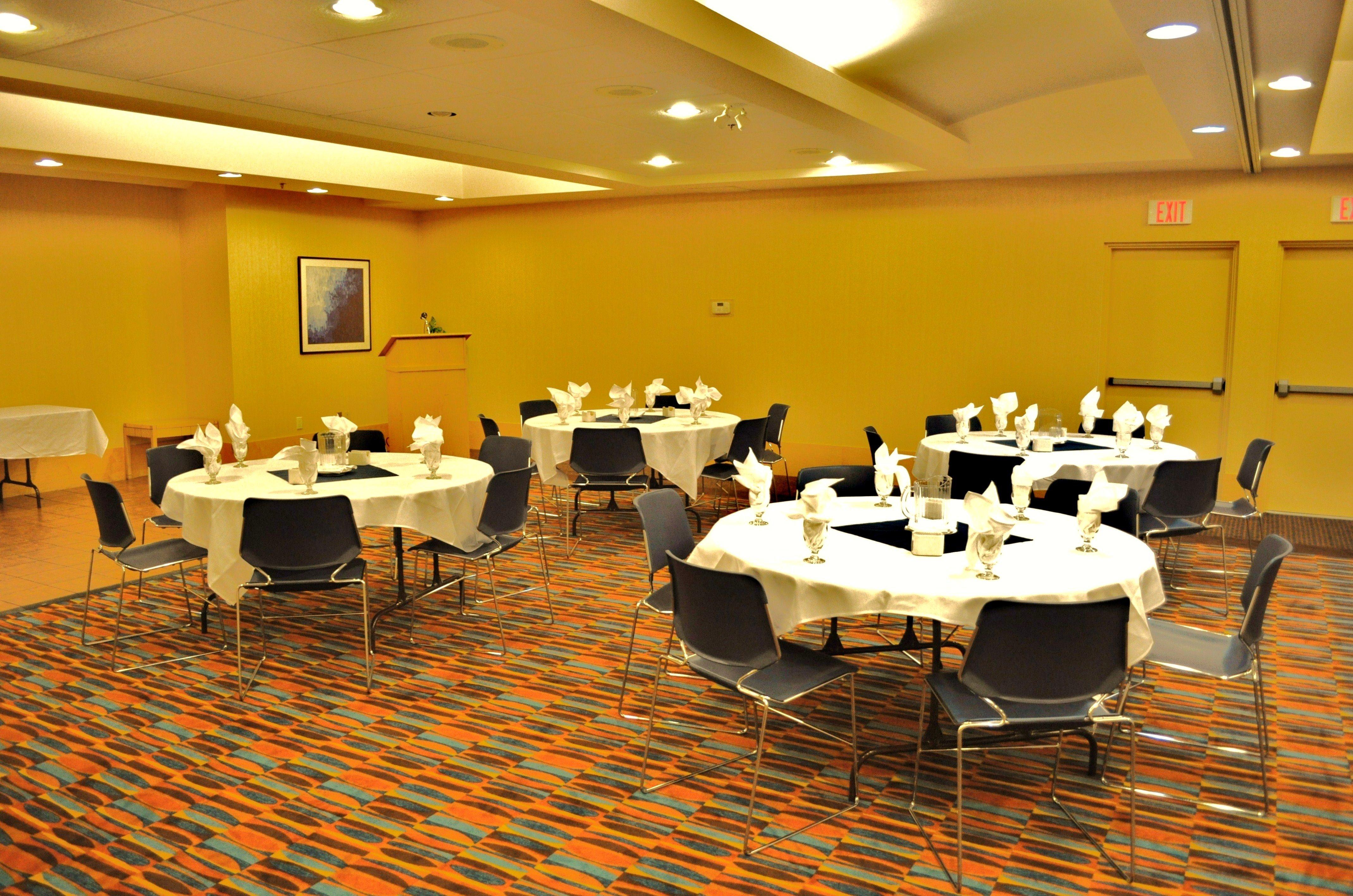 Holiday Inn Express & Suites Langley By Ihg Екстер'єр фото